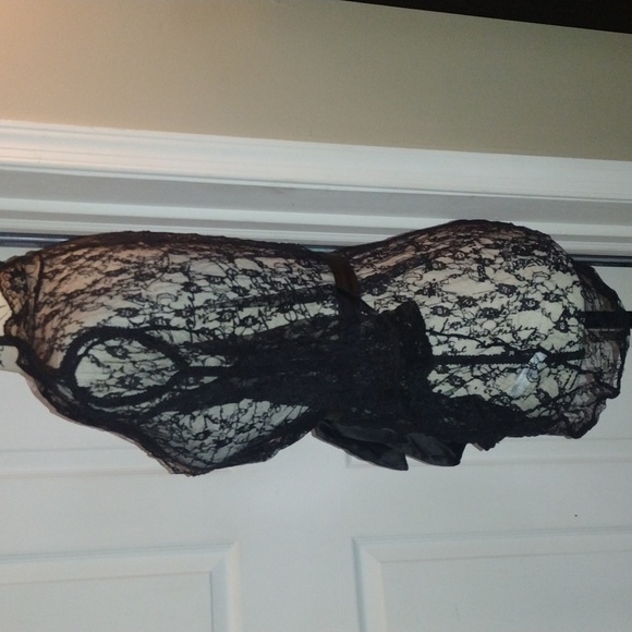 Lace Robe - Picture 2 of 6